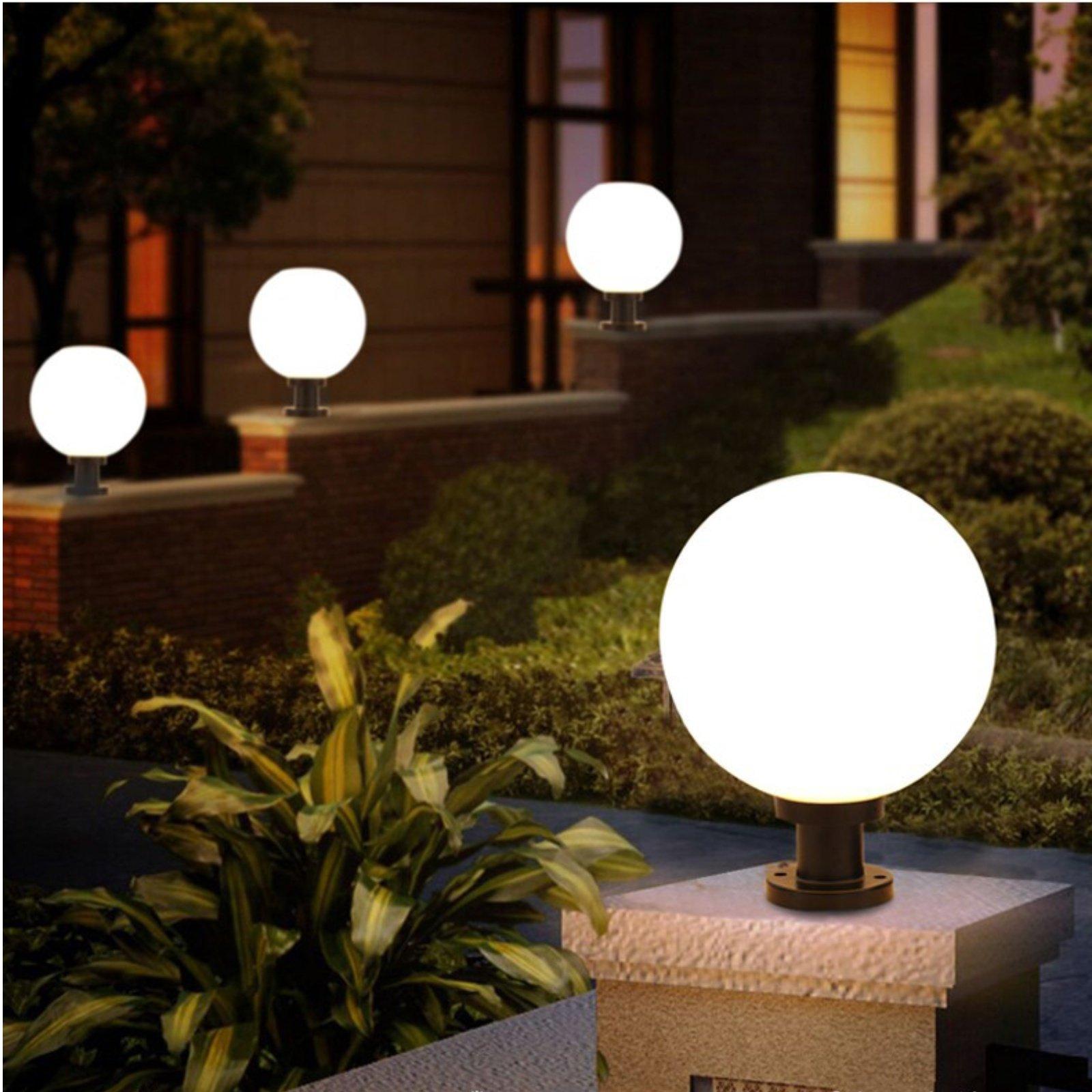 夕暮れから夜明けまで使える屋外照明ランプ 球形ソーラーポスト - Dusk To Dawn Bulb のレビューと価格